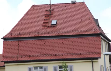 Steildach mit Gaube und Dachfenster sanieren lassen